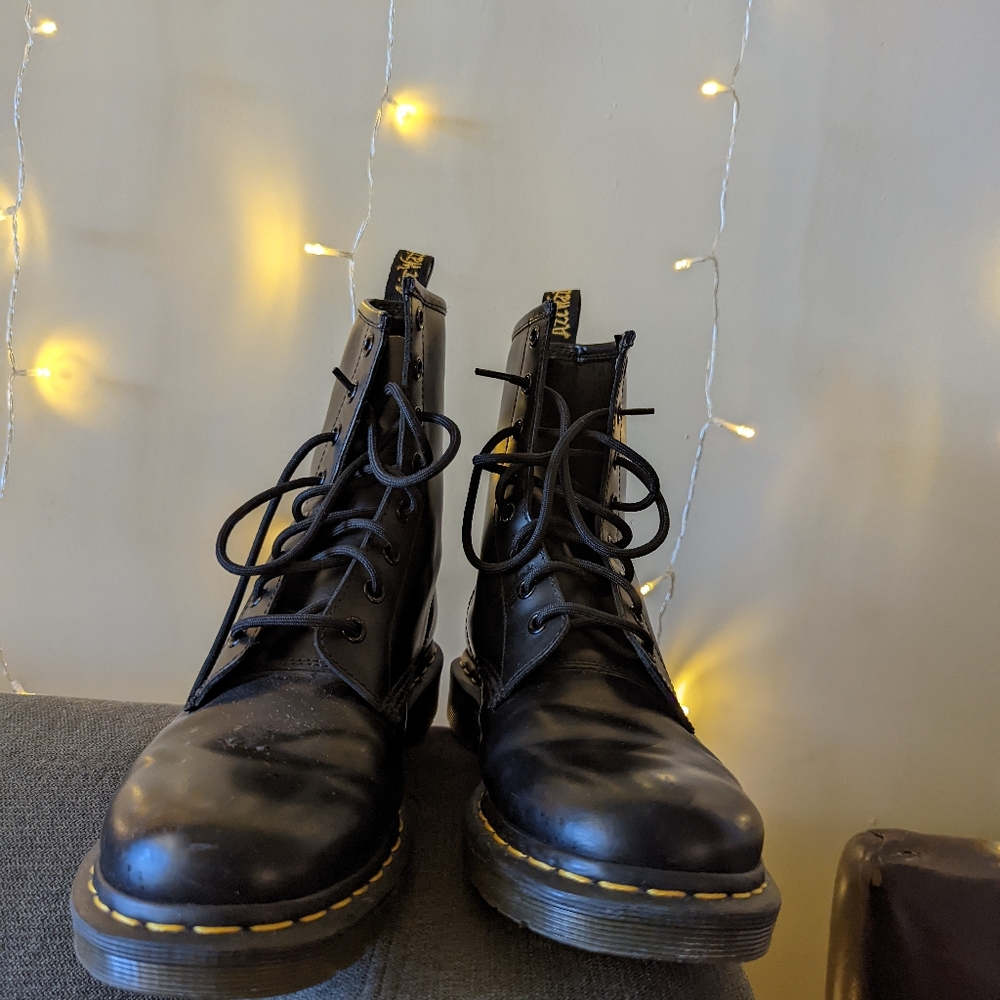 Dr Martens 1460 WOMEN'S SMOOTH LEATHER LACE UP BOOTS